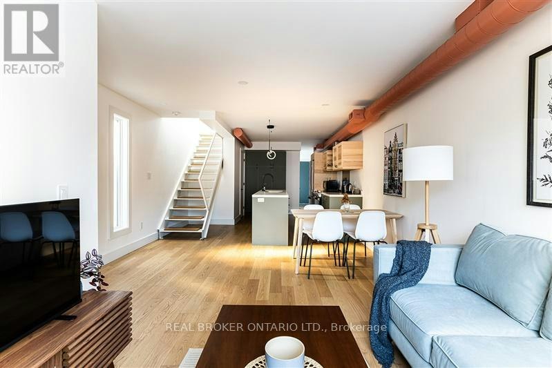 UPPER-278 Campbell Avenue, Toronto, ON, M6P 3V6 - 3