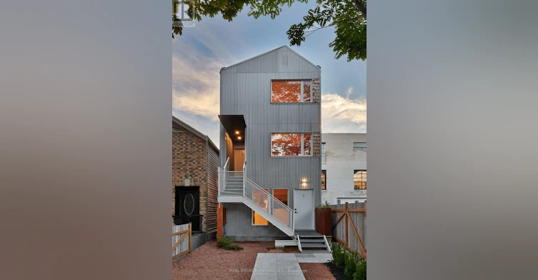 UPPER-278 Campbell Avenue, Toronto, ON, M6P 3V6