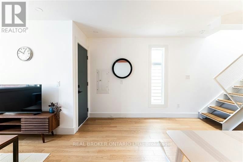 UPPER-278 Campbell Avenue, Toronto, ON, M6P 3V6 - 4