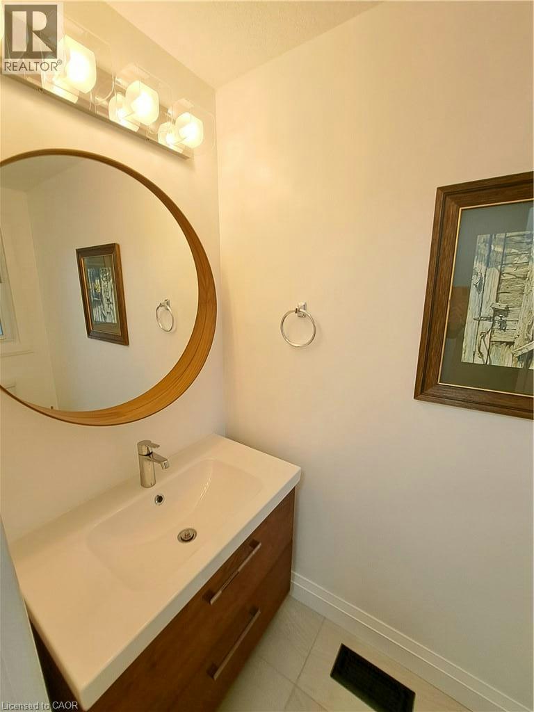 Main-62 Queen Charlotte Crescent, Kitchener, ON, N2E 3N6 - 6