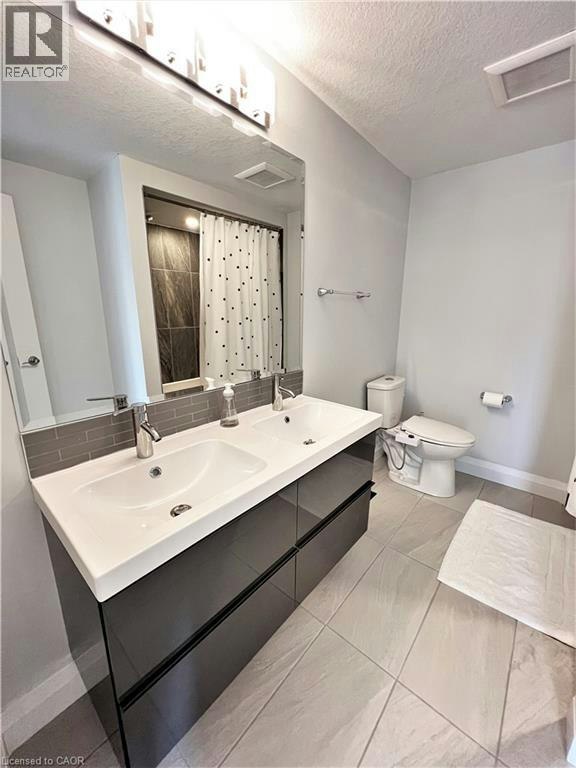 Main-62 Queen Charlotte Crescent, Kitchener, ON, N2E 3N6 - 9