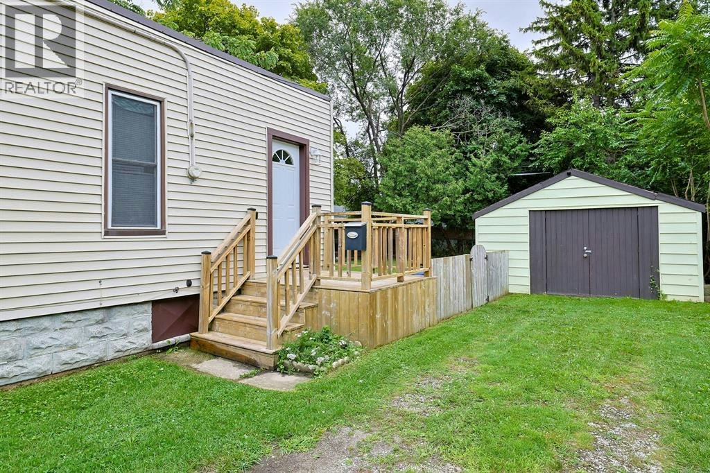 221 Bright Street, Sarnia, ON, N7T 4E9 - 2