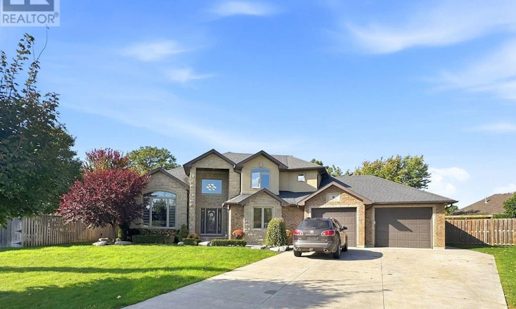 8 Marshwoods Boulevard