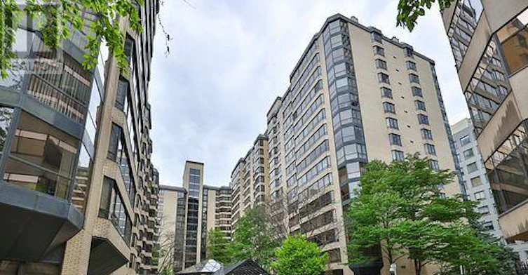 C-PH 10-211 Saint Patrick Street S, Toronto, ON, M5T 2Y9