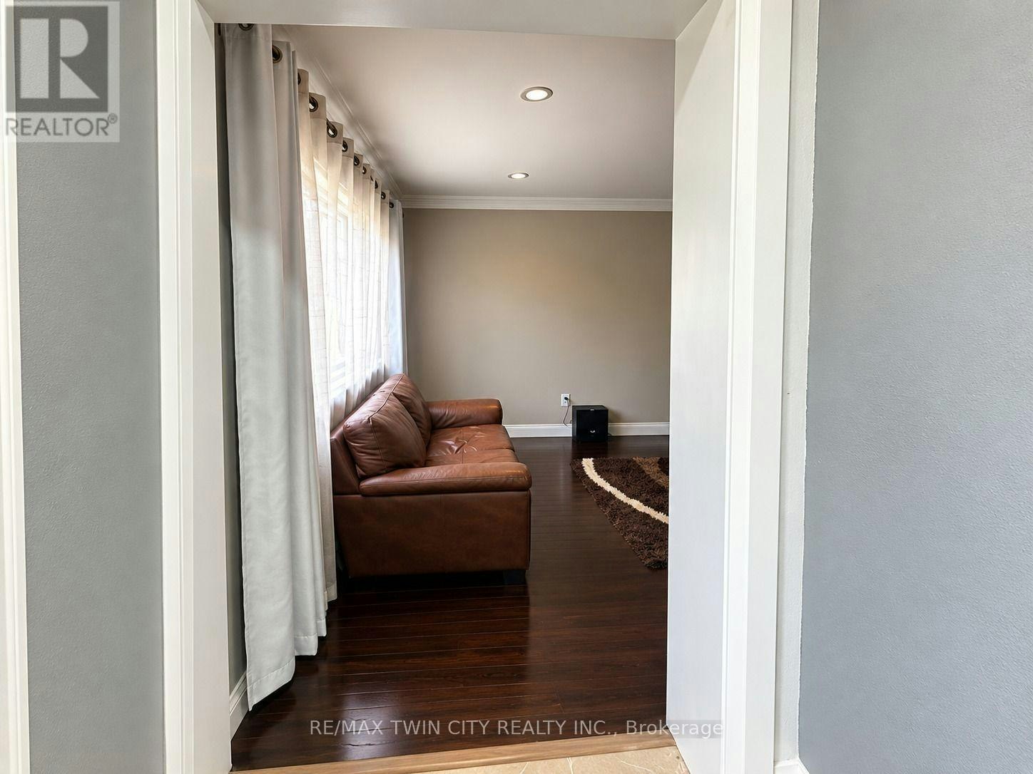 100-30 Green Valley Drive, Kitchener, ON, N2P 1G8 - 6