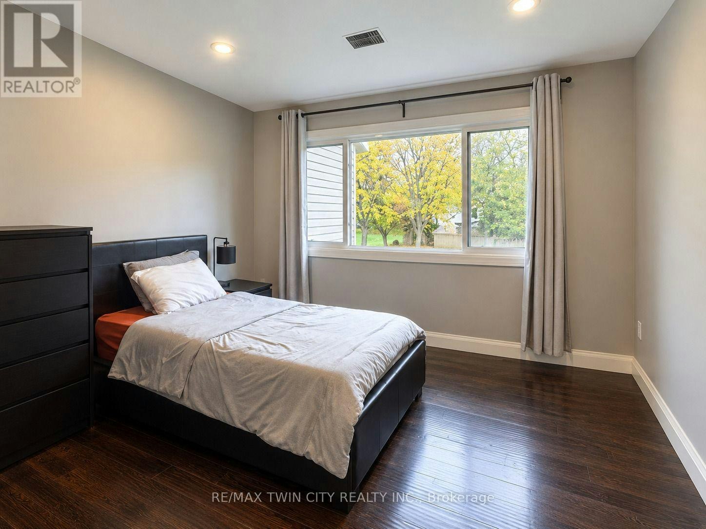 100-30 Green Valley Drive, Kitchener, ON, N2P 1G8 - 11