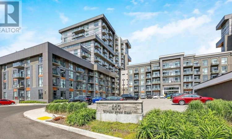 225-450 Dundas Street E