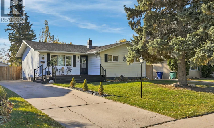 95 St Lawrence Crescent