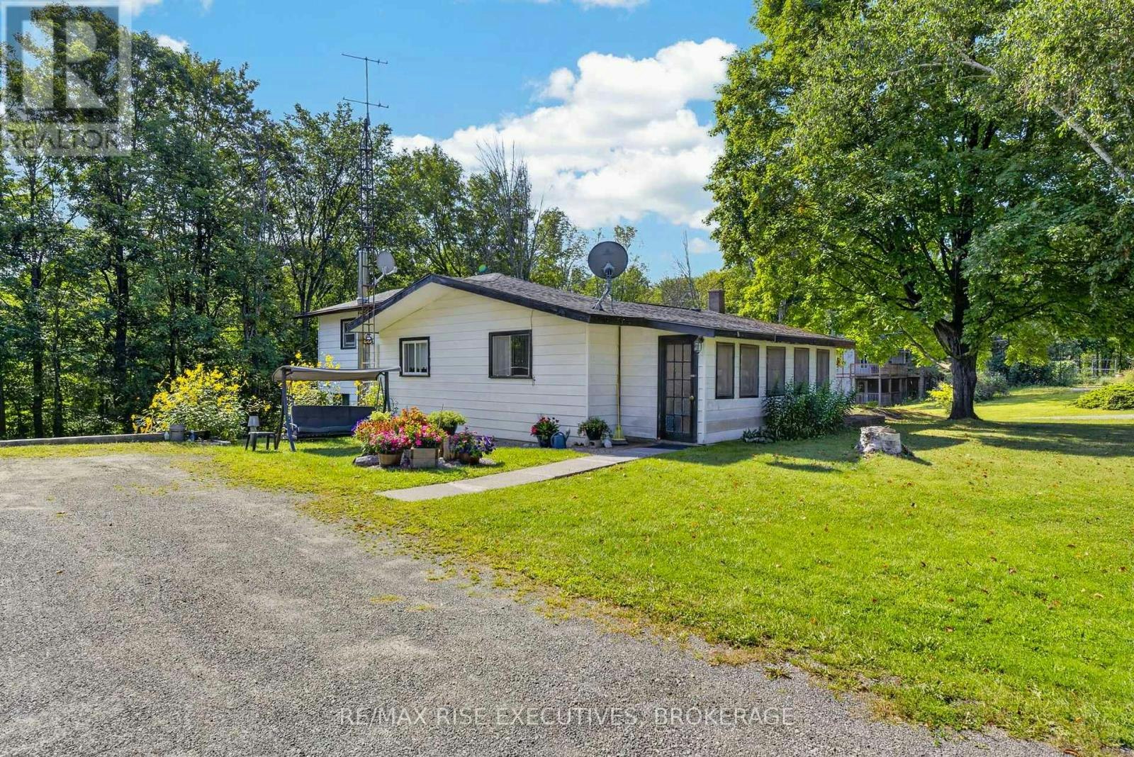 6900 Perth Road, South Frontenac, ON, K0H 2L0