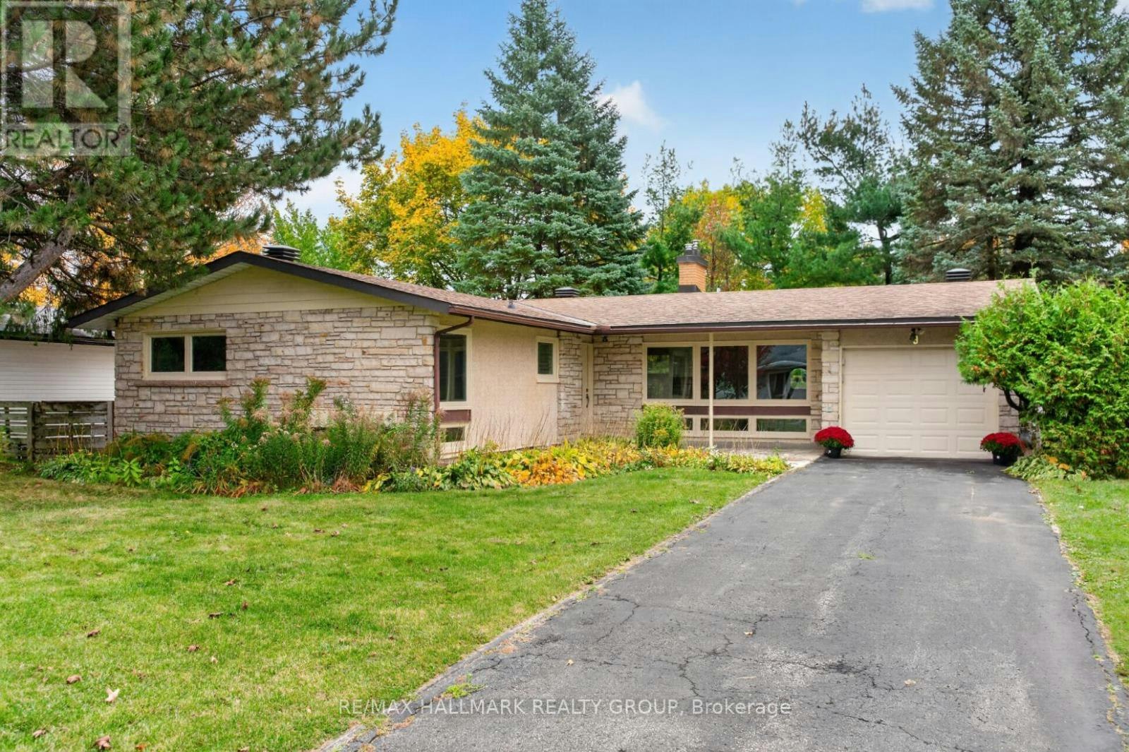 9 Cleadon Drive, Ottawa, ON, K2H 5P5