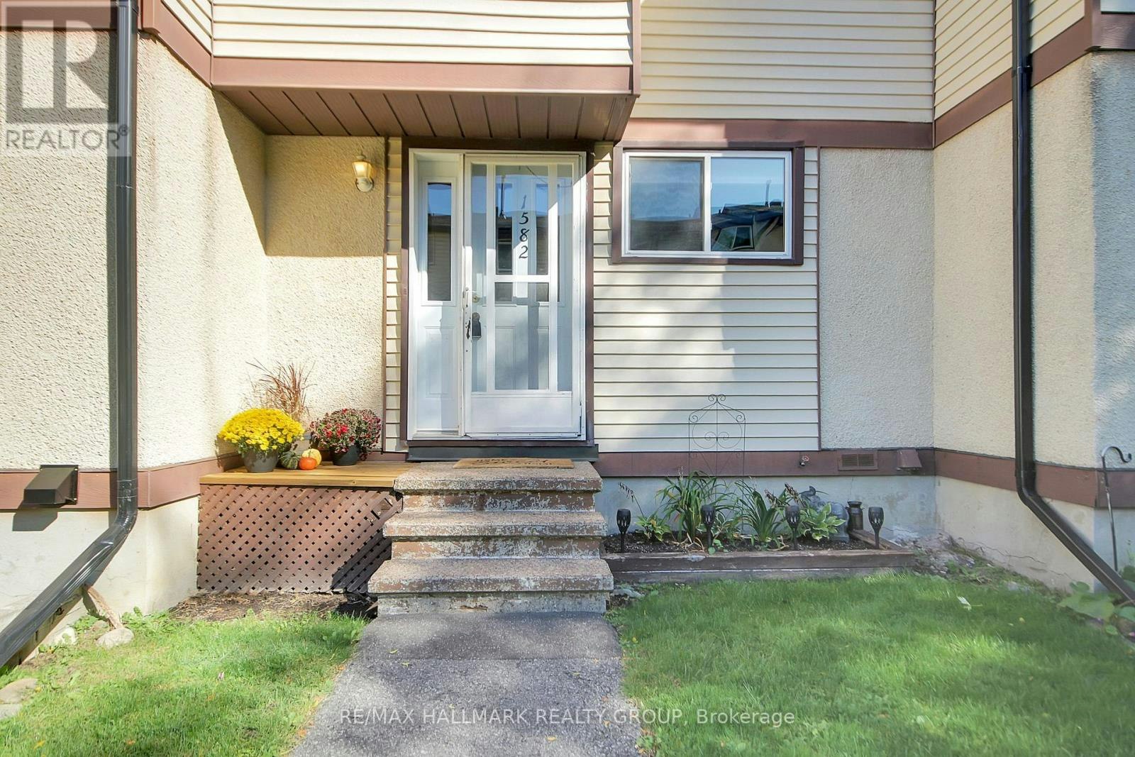 61-1582 Feather Lane, Ottawa, ON, K1T 1V4
