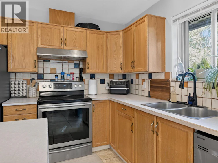 1759 Spruceglen Drive, Kelowna, BC, V1V 1S8 - 4