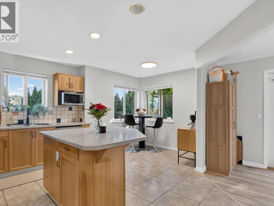 1759 Spruceglen Drive - 2