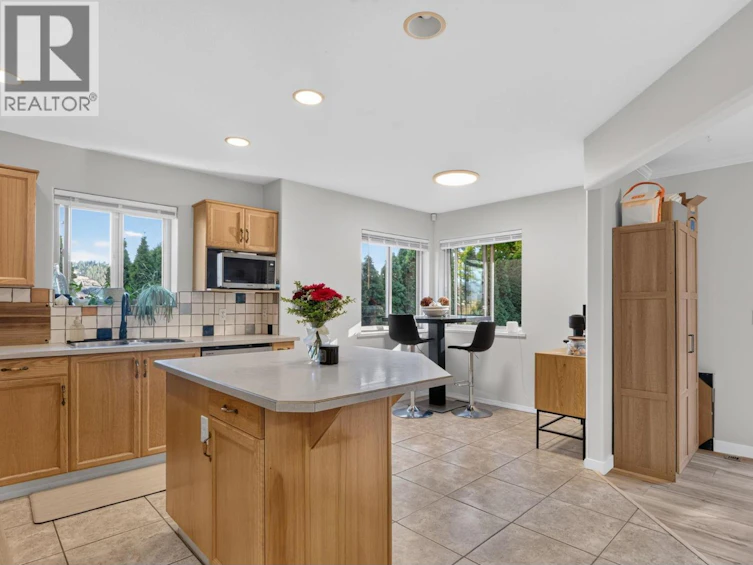 1759 Spruceglen Drive, Kelowna, BC, V1V 1S8 - 2