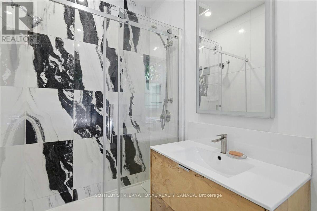 UPPER-33 Rose Avenue, Toronto, ON, M4X 1N7 - 4