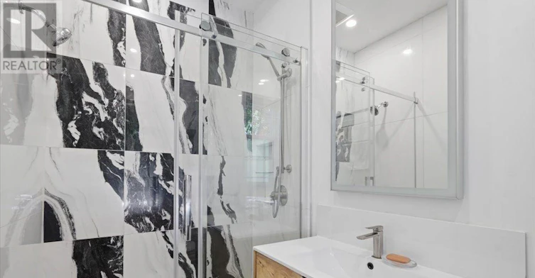UPPER-33 Rose Avenue, Toronto, ON, M4X 1N7 - 4