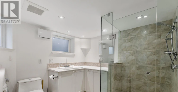 422 Lake Front, Toronto, ON, M4E 1A8 - 50
