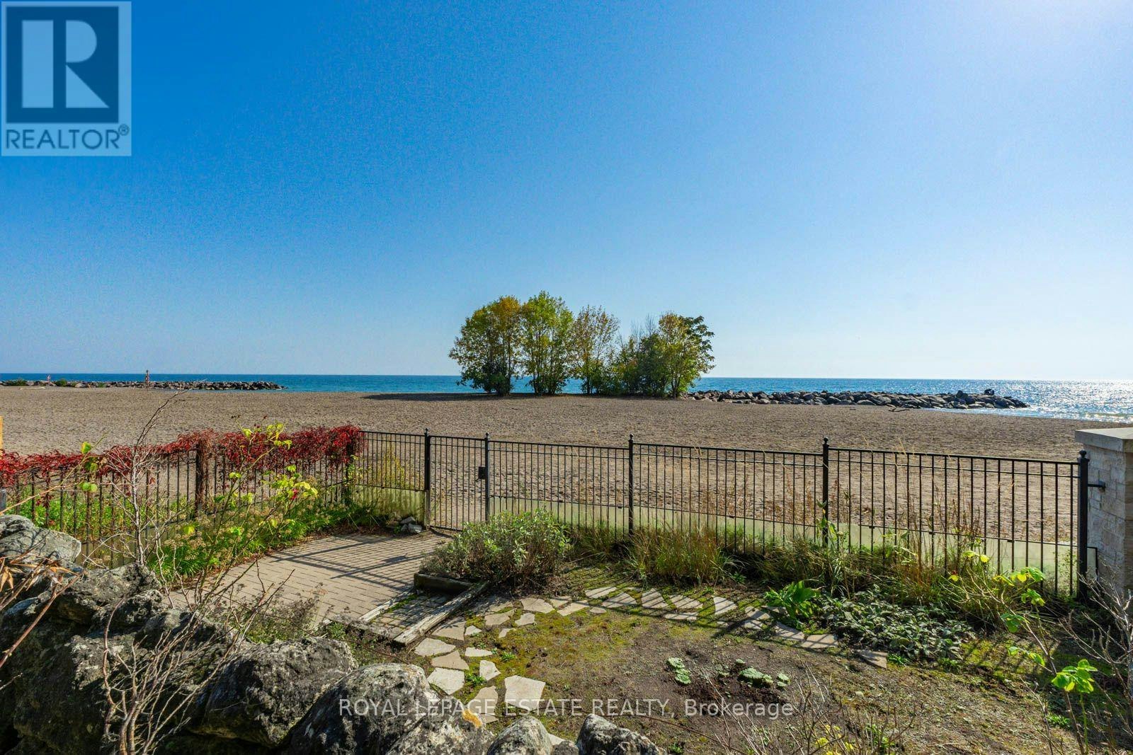 422 Lake Front, Toronto, ON, M4E 1A8