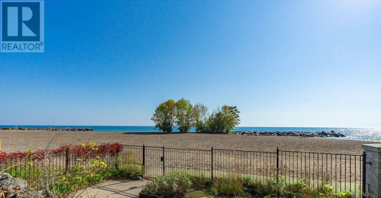 422 Lake Front, Toronto, ON, M4E 1A8