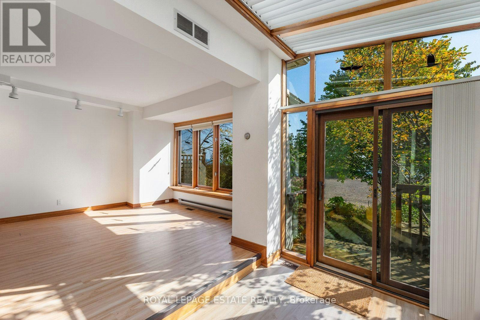 422 Lake Front, Toronto, ON, M4E 1A8 - 24
