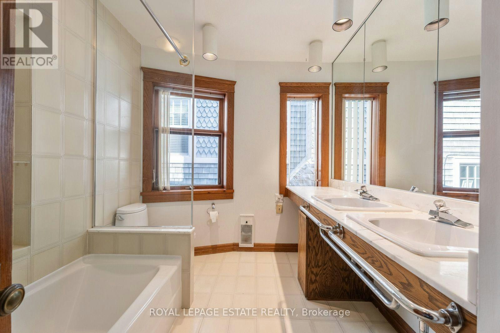 422 Lake Front, Toronto, ON, M4E 1A8 - 48