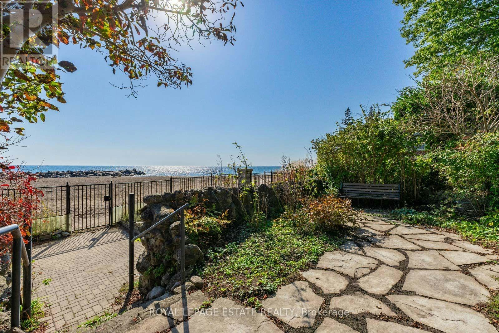 422 Lake Front, Toronto, ON, M4E 1A8 - 2