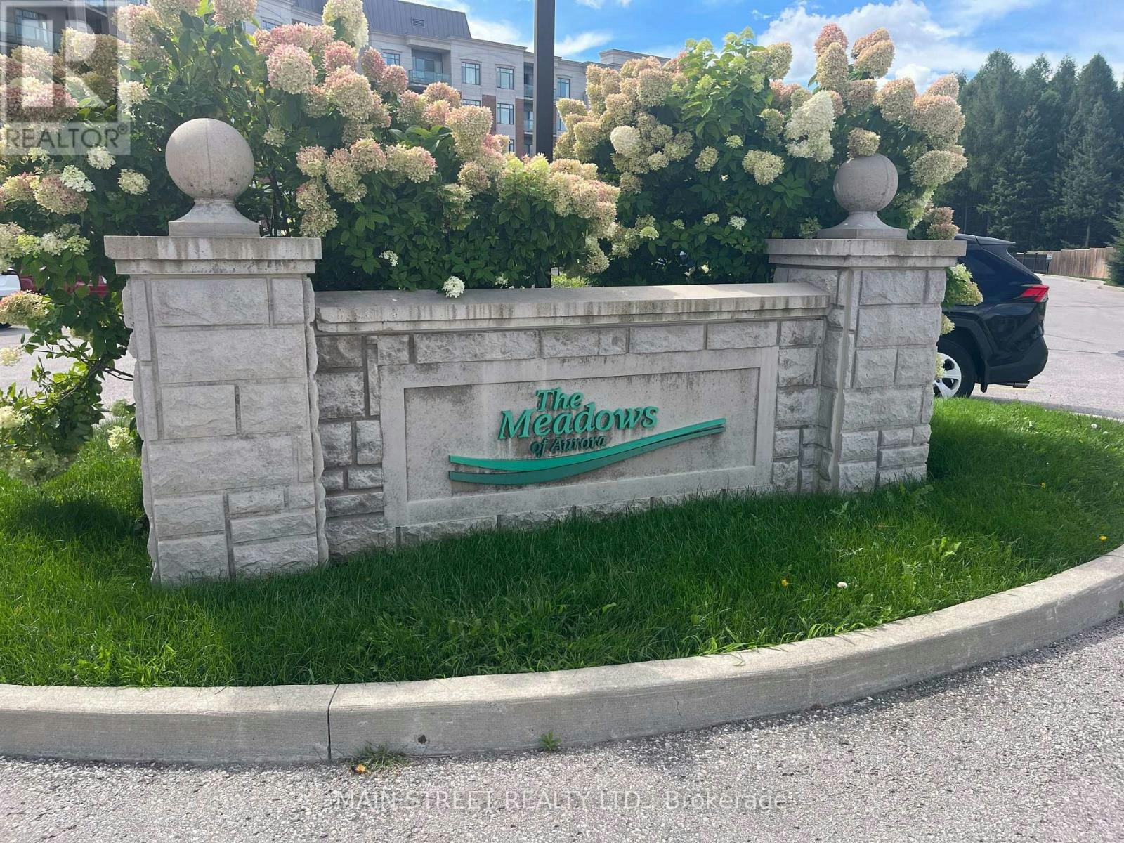 218-420 William Graham Drive, Aurora, ON, L4G 1X4
