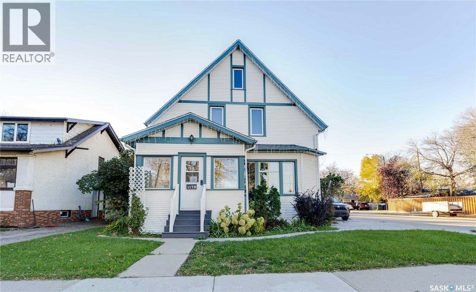 1172 Clifton Avenue, Moose Jaw, SK, S6H 3L5
