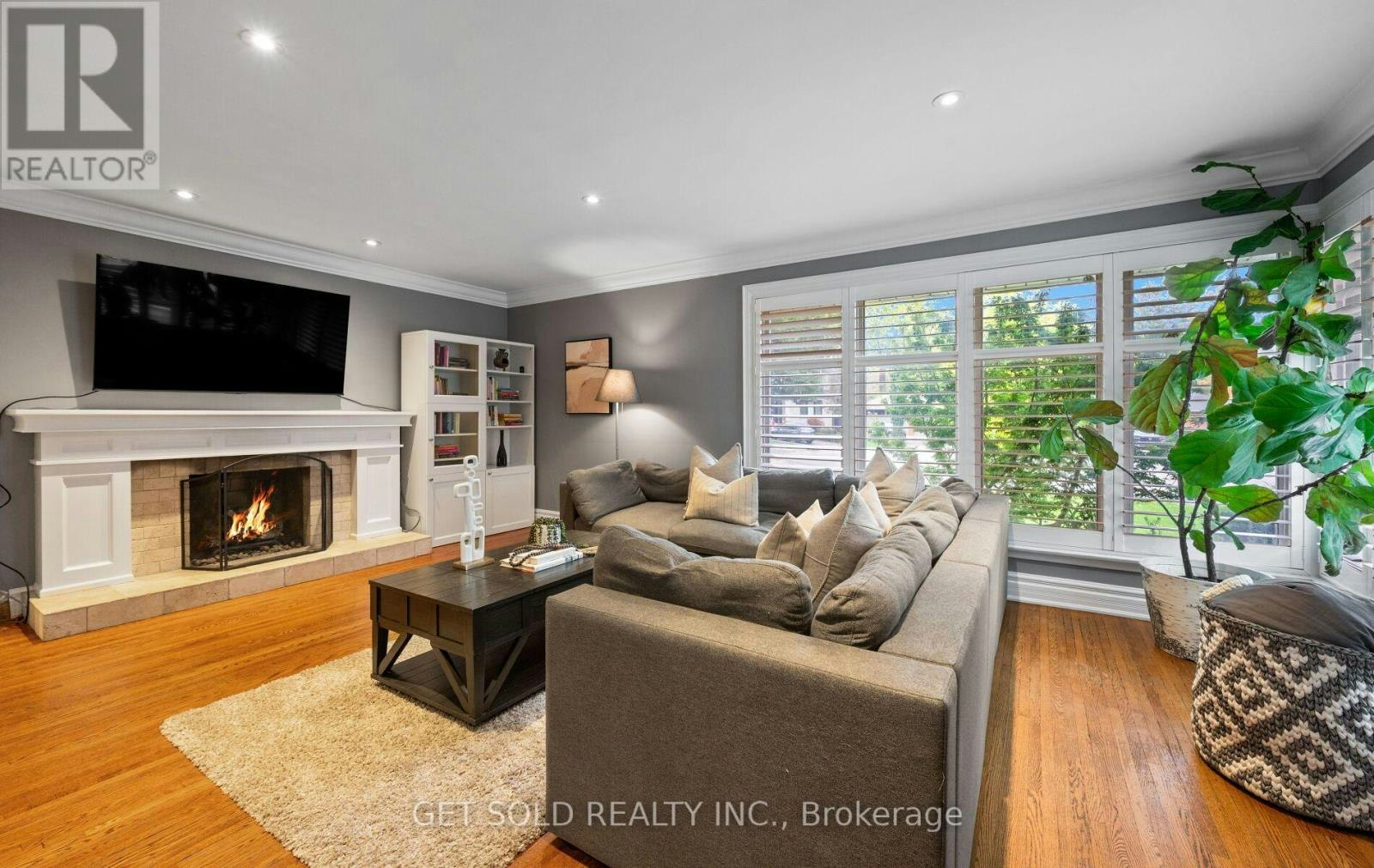 136 Prince George Drive, Toronto, ON, M9B 2Y2