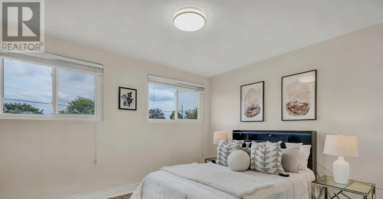 12 Azalea Court, Toronto, ON, M9M 1V1 - 12