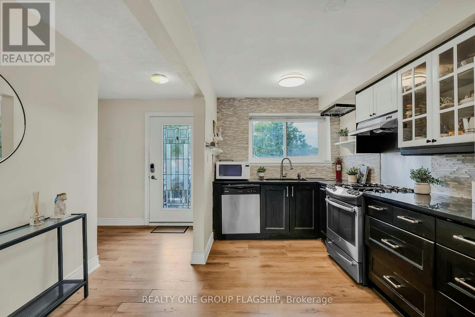 12 Azalea Court, Toronto, ON, M9M 1V1 - 5