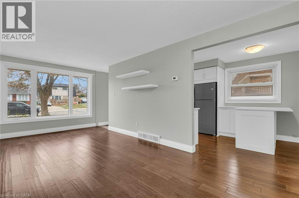 16 Glebe Court, Hamilton, ON, L9C 6B1 - 3