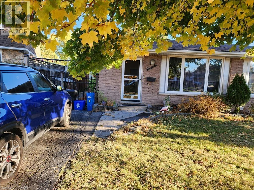 16 Glebe Court, Hamilton, ON, L9C 6B1 - 2