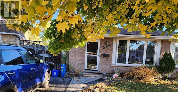 16 Glebe Court, Hamilton, ON, L9C 6B1 - 2