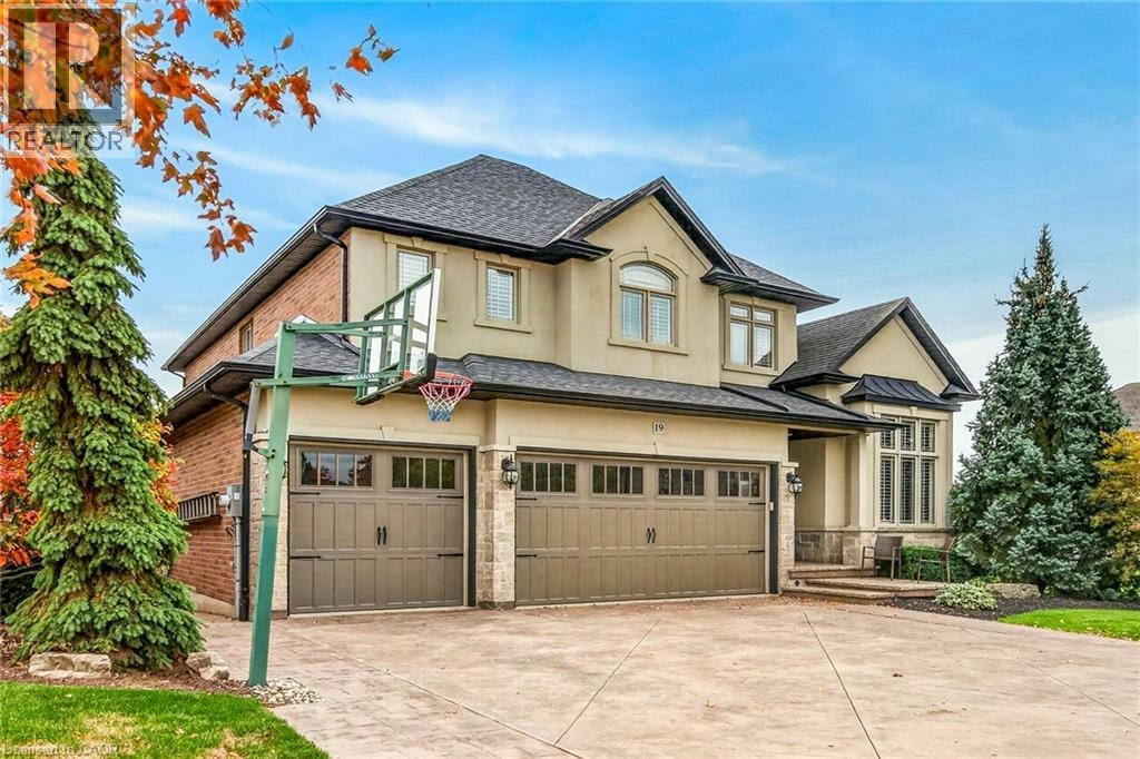 19 Greti Drive, Hamilton, ON, L9B 0B9