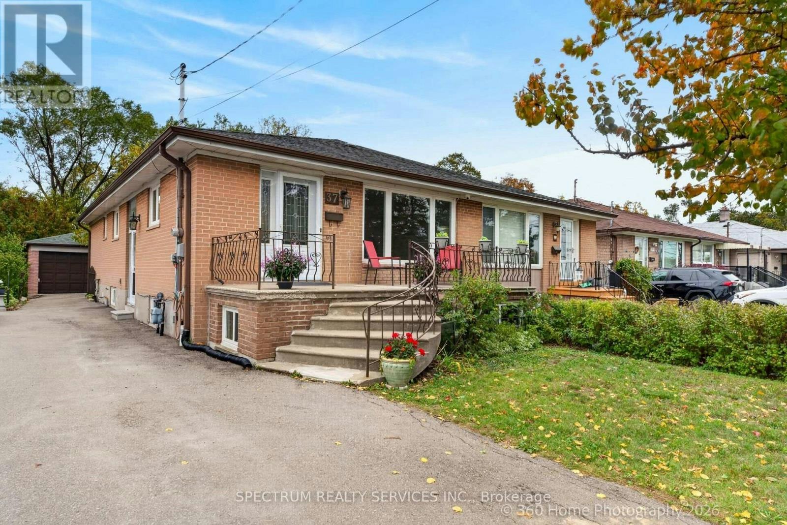 37 Newlin Crescent, Toronto, ON, M3L 1X5