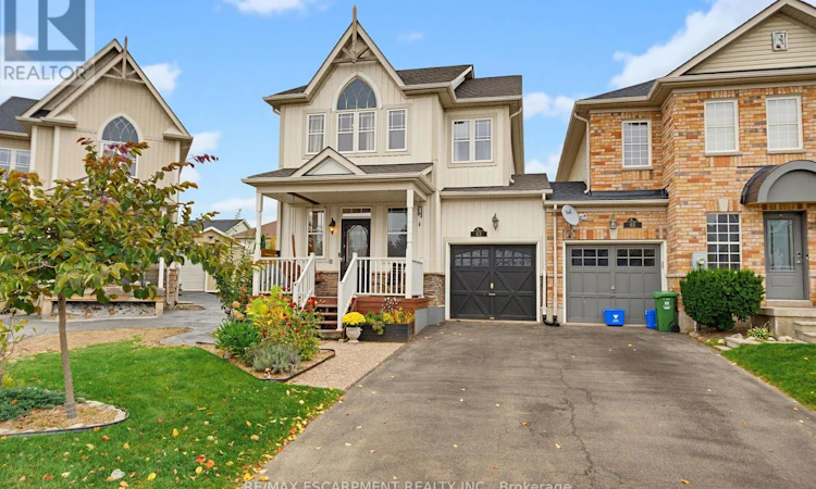 63 Golden Iris Crescent