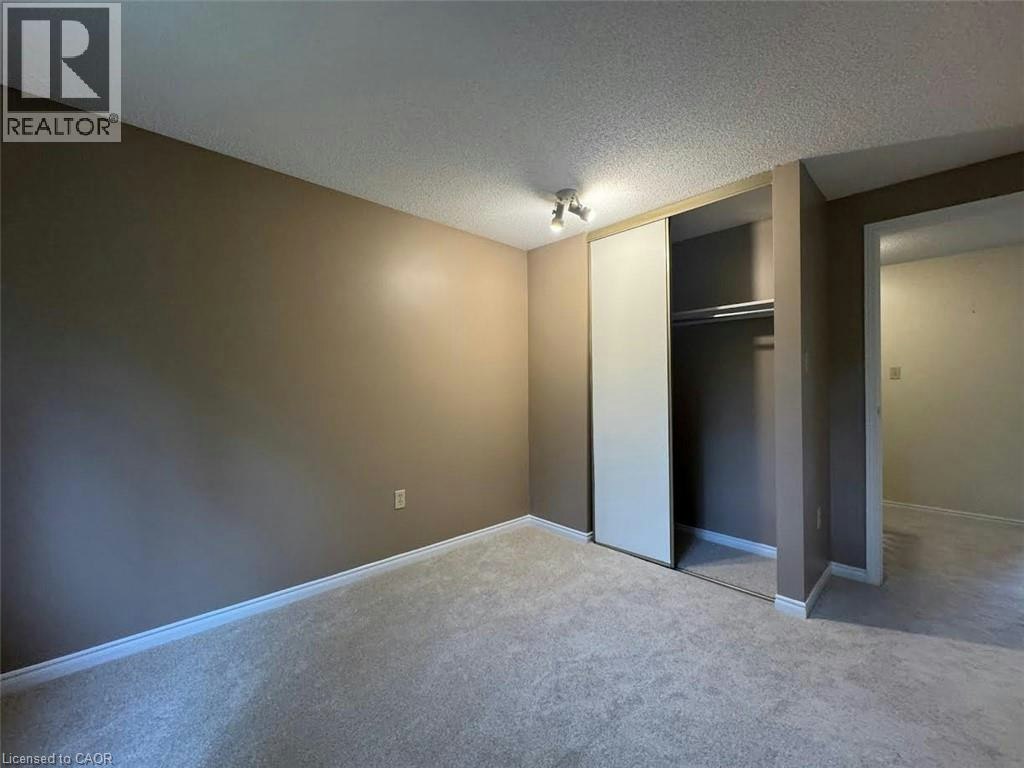 23-20 Paulander Drive, Kitchener, ON, N2M 5L3 - 3