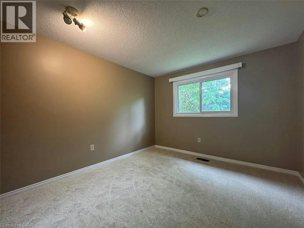 23-20 Paulander Drive, Kitchener, ON, N2M 5L3 - 12