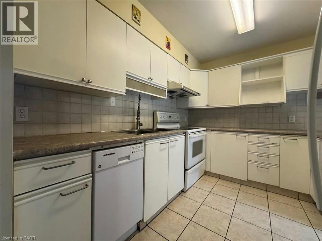 23-20 Paulander Drive, Kitchener, ON, N2M 5L3 - 9