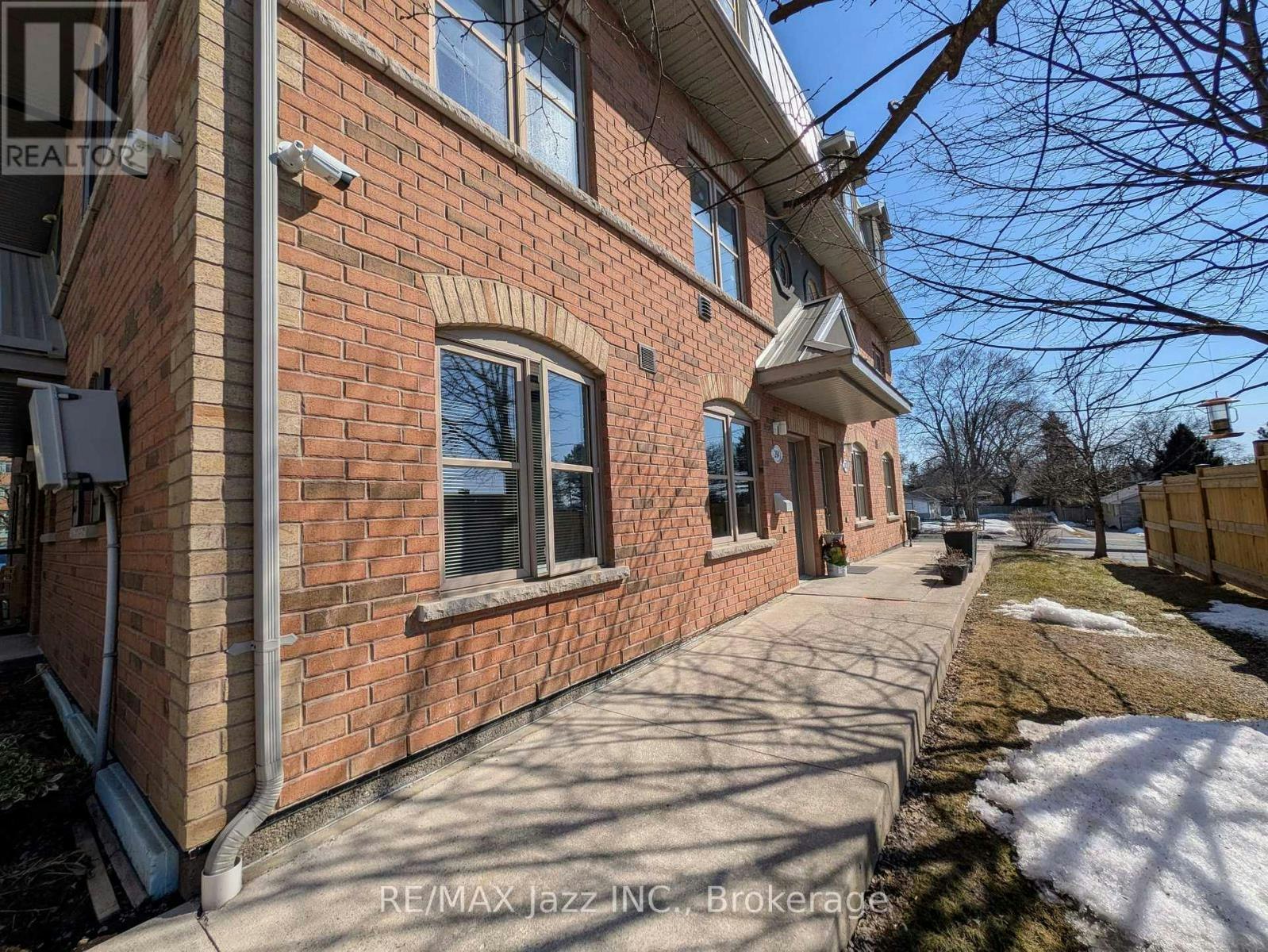 203-760 King Street E, Oshawa, ON, L1H 1G9 - 3