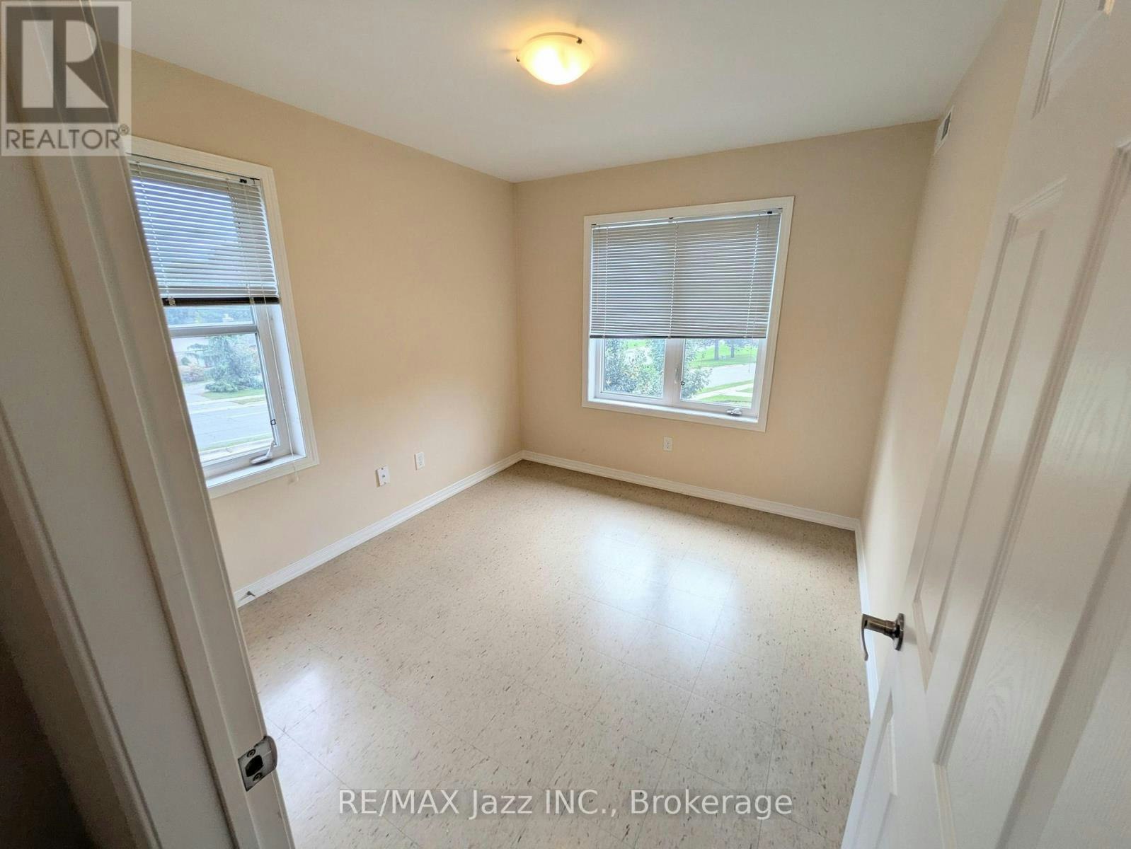 203-760 King Street E, Oshawa, ON, L1H 1G9 - 9