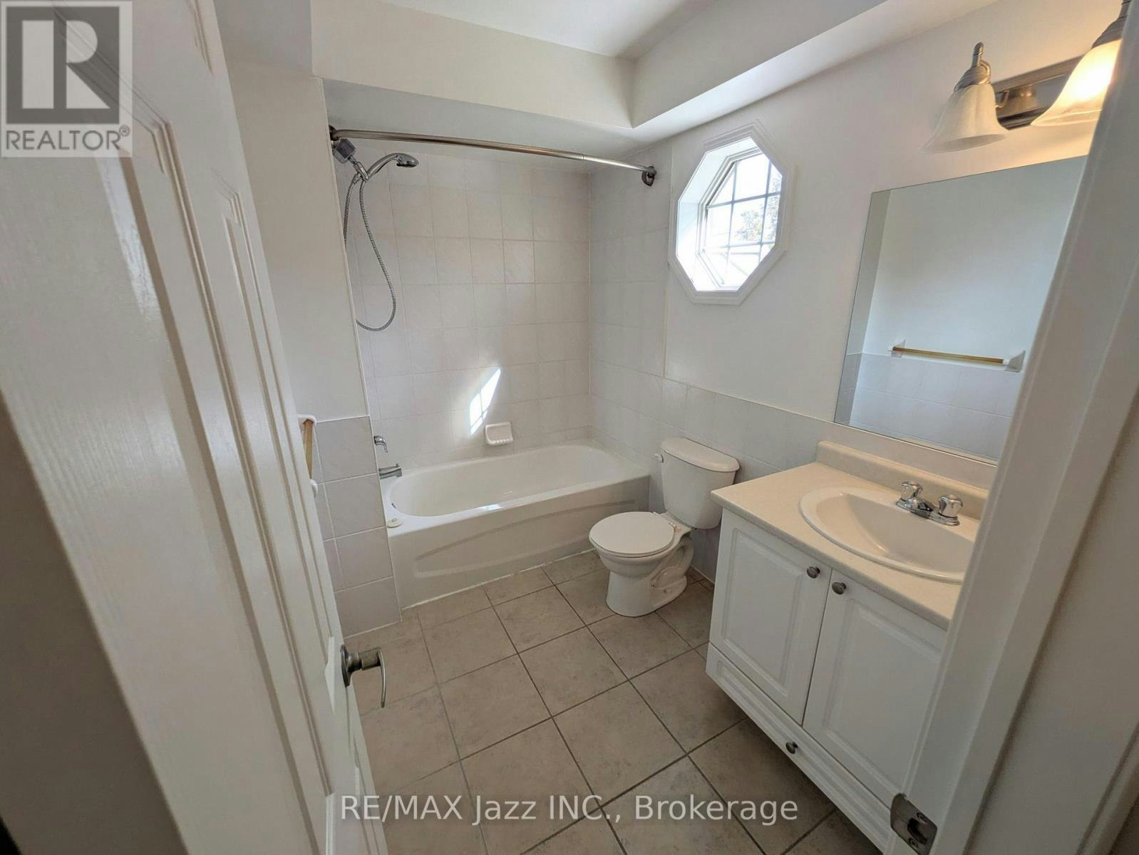 203-760 King Street E, Oshawa, ON, L1H 1G9 - 11