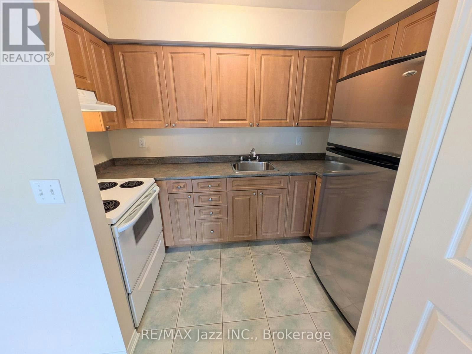 203-760 King Street E, Oshawa, ON, L1H 1G9 - 8