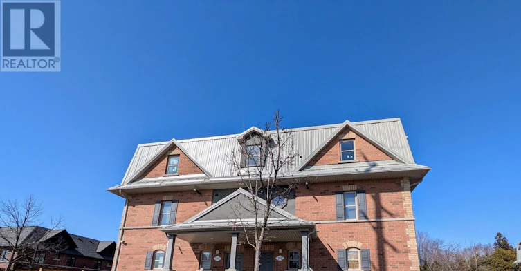 203-760 King Street E, Oshawa, ON, L1H 1G9 - 2
