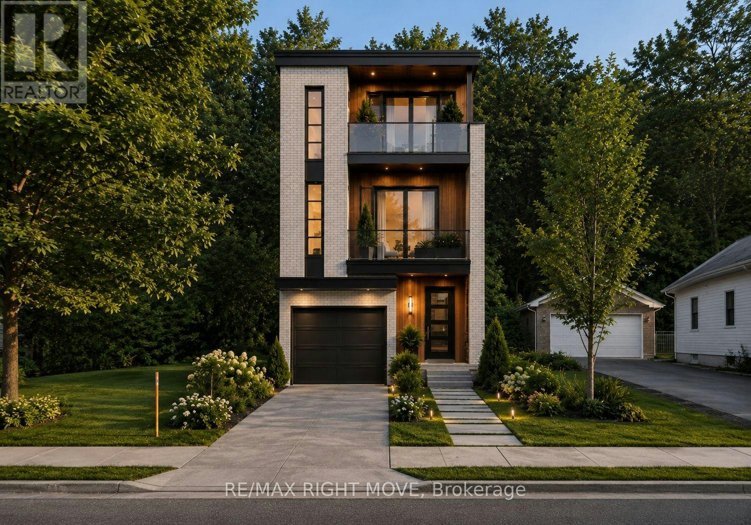 256 Harvey Street, Orillia, ON, L3V 3M4
