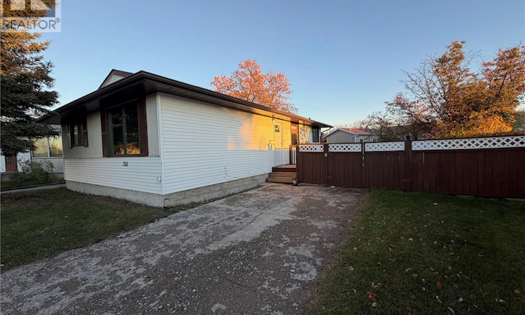 713 Birch Crescent