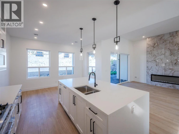 1125 Antler Drive, Penticton, BC, V2A 9G6 - 3