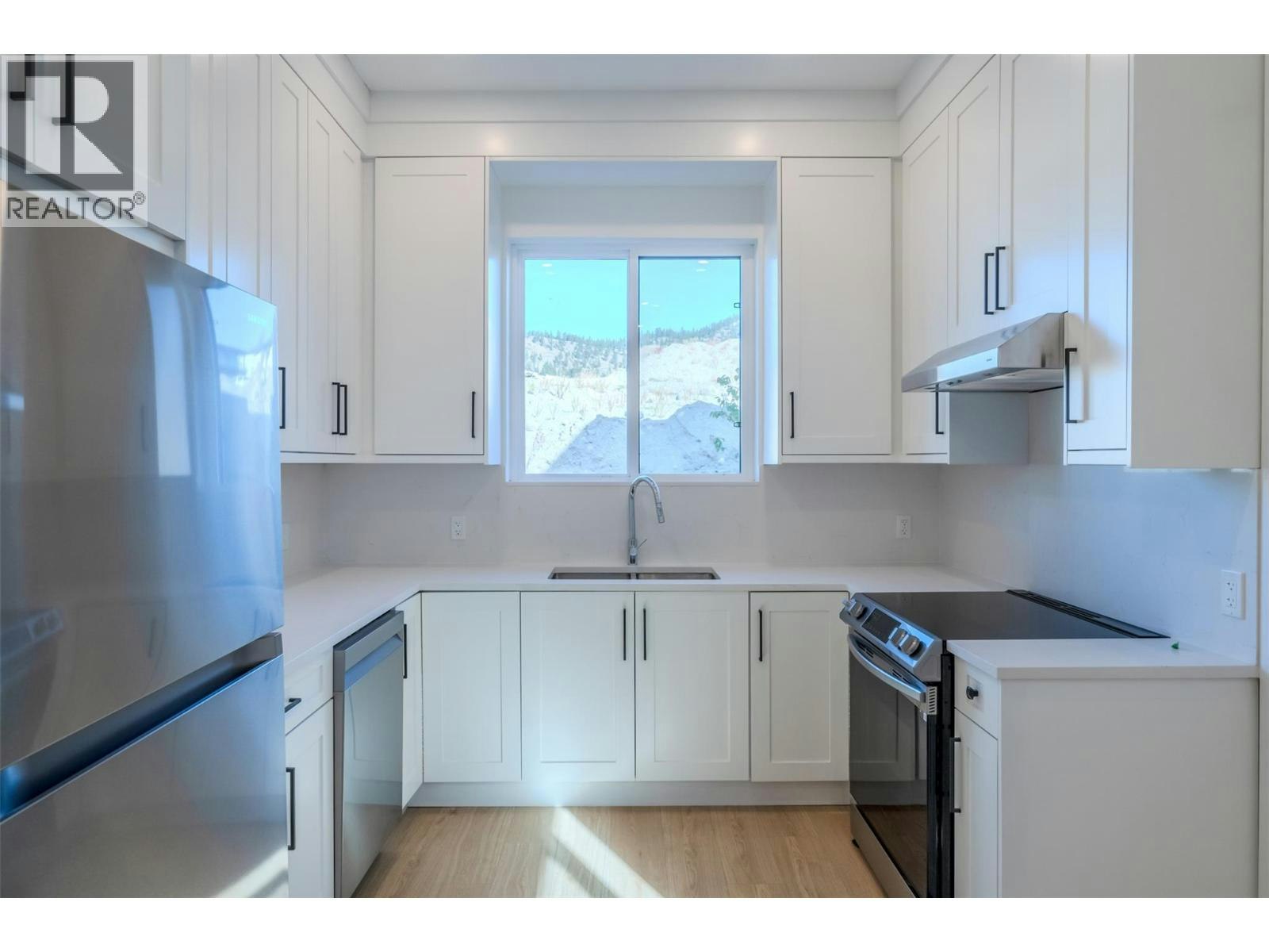 1125 Antler Drive, Penticton, BC, V2A 9G6 - 41