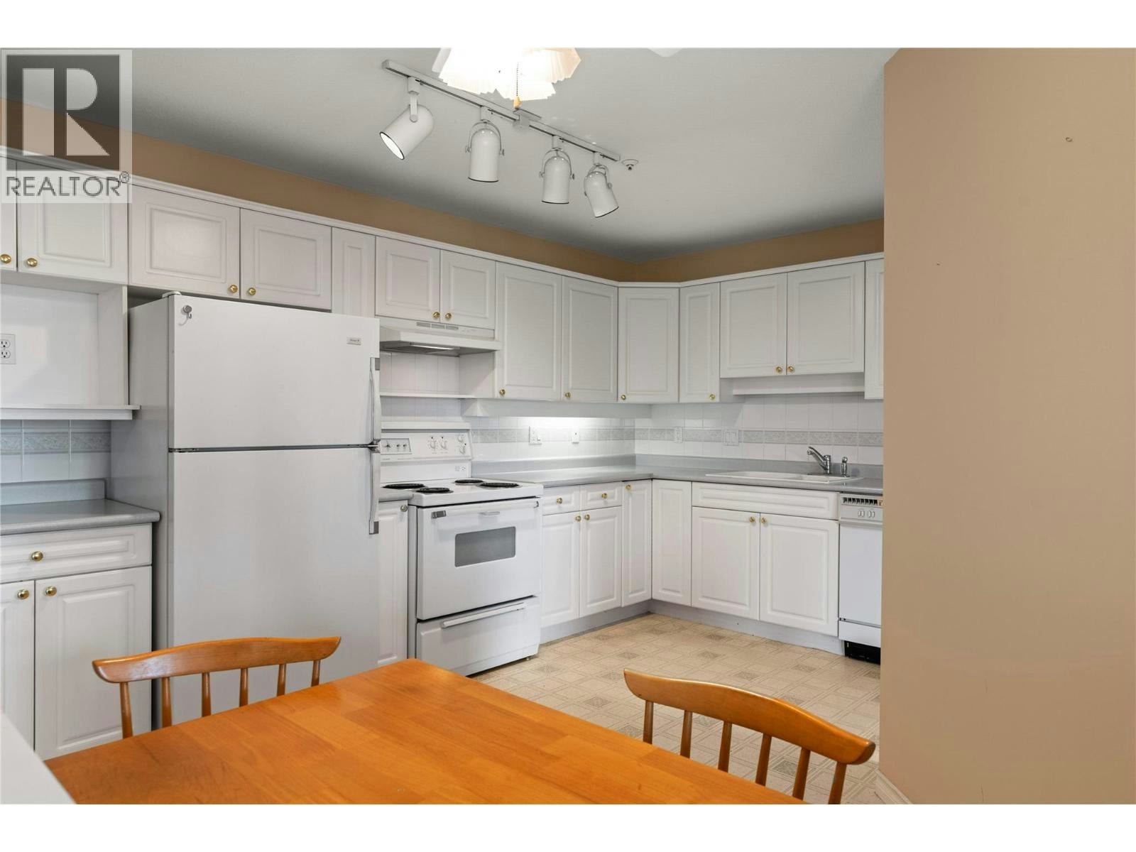 303-3300 Centennial Drive, Vernon, BC, V1T 9M5 - 10